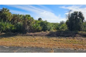 811 Opal Ct, Labelle