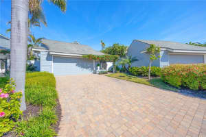 643 Bridgeway Ln, Naples