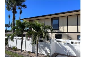 4289 Island Cir 4, Fort Myers
