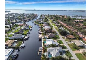 976 N Town And River Dr, Fort Myers