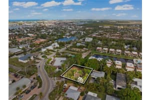 1205 Sandpiper St, Naples