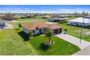 1037 Nw 38th Pl, Cape Coral