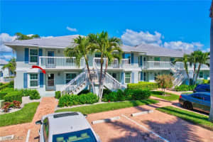 676 W Elkcam Cir 1216, Marco Island
