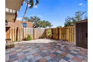 1430 Park Shore Cir 4, Fort Myers