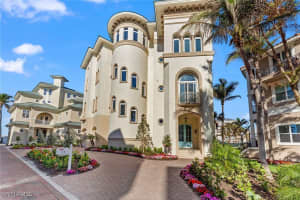 105 Felipe Ln, Bonita Springs
