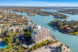 901 Collier Ct 905, Marco Island