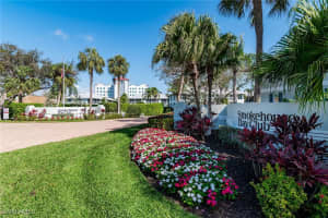 676 W Elkcam Cir 1225, Marco Island