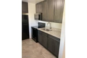 8101 Country Rd 101, Fort Myers