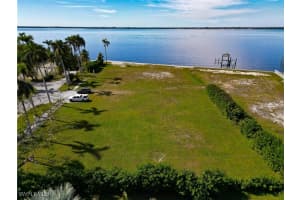 1301 Poinciana Ave, Fort Myers
