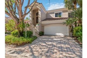 600 Via Mezner 1502, Naples