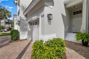 2150 Aberdeen Ln 7-202, Naples