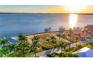 648 Coral Dr, Cape Coral