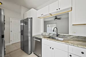 6111 Lake Front Dr, Fort Myers