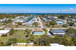 7431 Barrancas Ave, Bokeelia