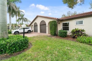 1094 Forest Lakes Dr, Naples