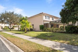 2082 Sagebrush Cir, Naples