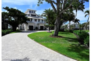 104 Anguilla Ln, Bonita Springs