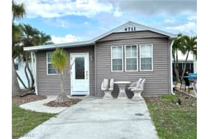 4711 Pilgrims Way W, Estero