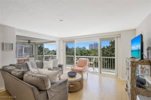 5501 Heron Pt Dr 201, Naples