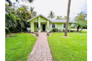 1275 8th Ave N, Naples