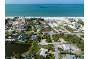 327 Palm Lake Dr, Sanibel