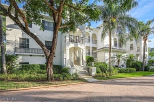 831 Sailaway Ln 104, Naples