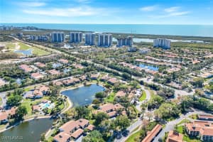 528 Retreat Dr 203, Naples