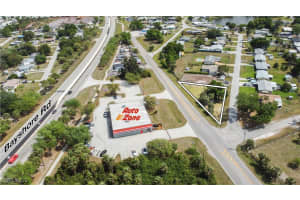 208 Lakeview Dr, North Fort Myers