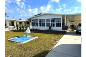 210 Pine Key Ln 210, Naples