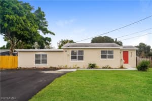 700 Suncrest Dr, Nokomis