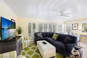 286 4th St S 203, Naples