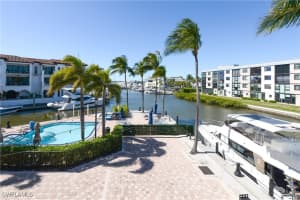 1490 5th Ave S 200b, Naples