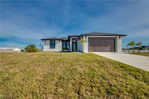 911 Ne 18th Ter, Cape Coral