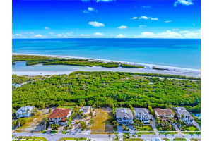 556 Spinnaker Dr, Marco Island