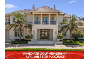 364 Colony Dr, Naples