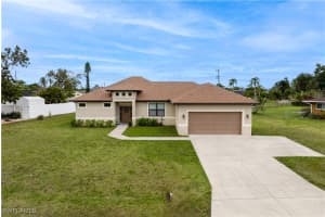 2717 Shelby Pkwy, Cape Coral