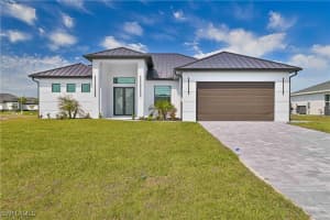 900 Nw 12th Pl, Cape Coral