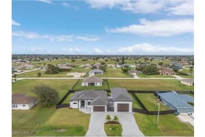 2033 Embers Pkwy W, Cape Coral