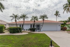706 Sw 52nd St, Cape Coral