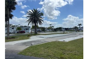 19681 Summerlin 352 Rd, Fort Myers