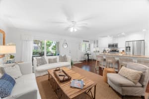 380 4th Ave S 380, Naples