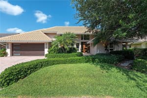 805 Pine Village Ln, Naples