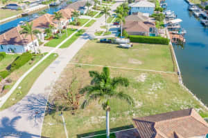 475 Barcelona Ct, Marco Island