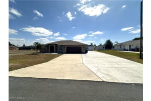 401 Candlewick Cir E, Lehigh Acres