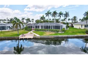 149 Bayshore Dr, Cape Coral