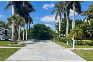 1012 Diamond Lake Cir S, Naples