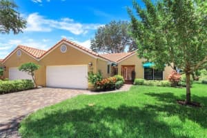 736 Reef Point Cir 125-0, Naples