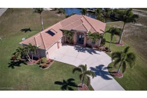 3237 Yucatan Pkwy, Cape Coral