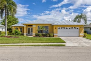 23496 Olde Meadowbrook Cir, Estero