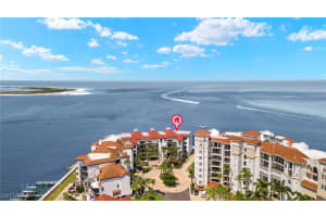625 La Peninsula Blvd 625, Naples